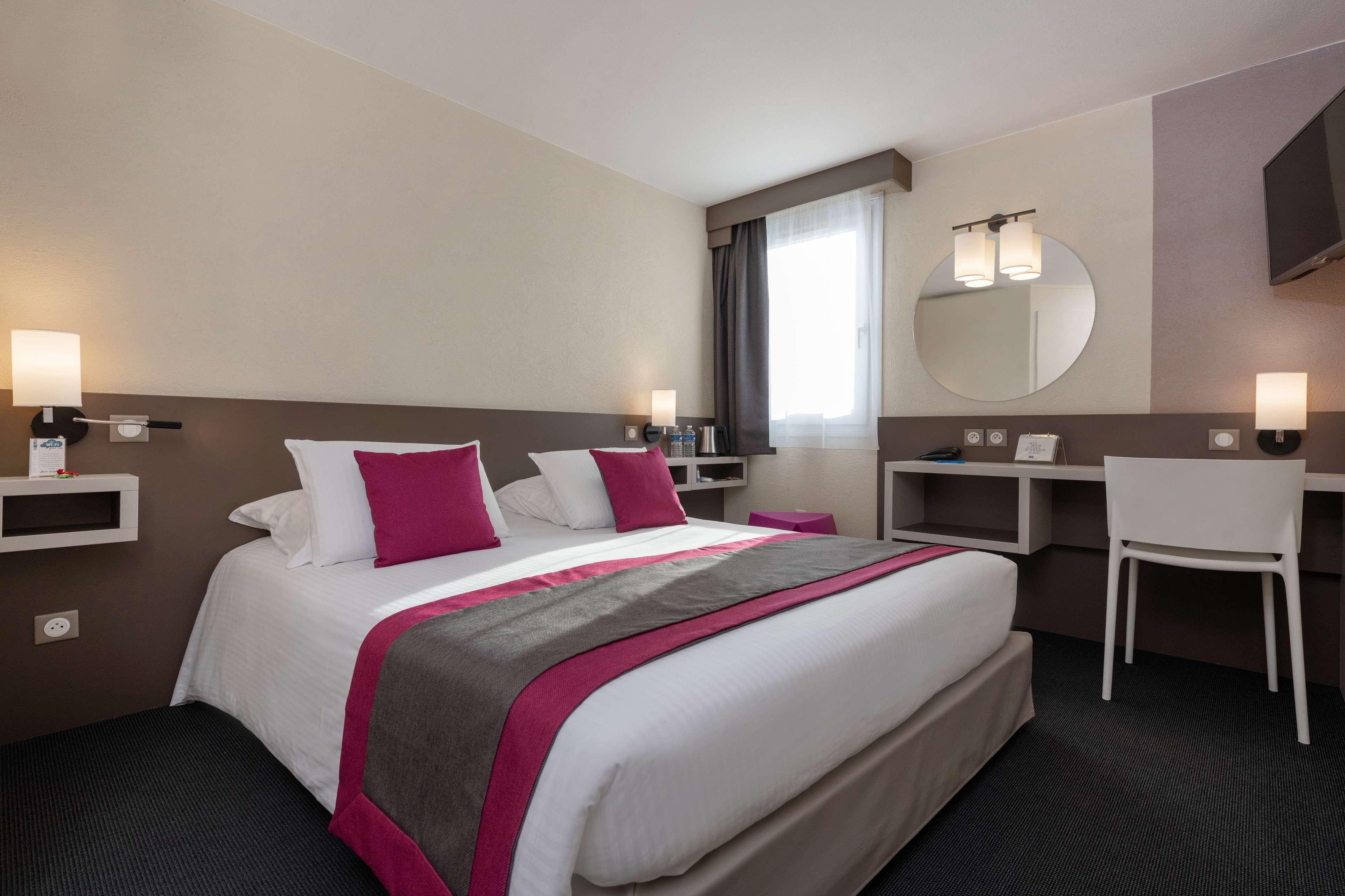 Kyriad Hotel Lyon Живор Екстериор снимка