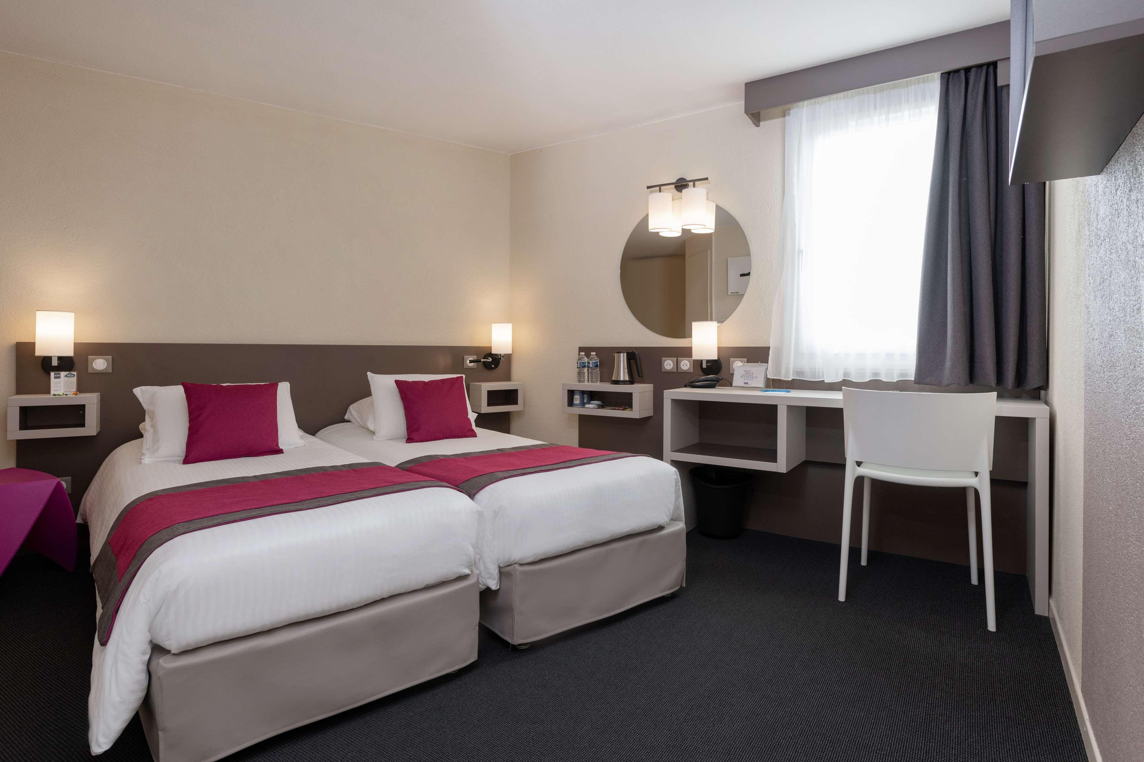 Kyriad Hotel Lyon Живор Екстериор снимка