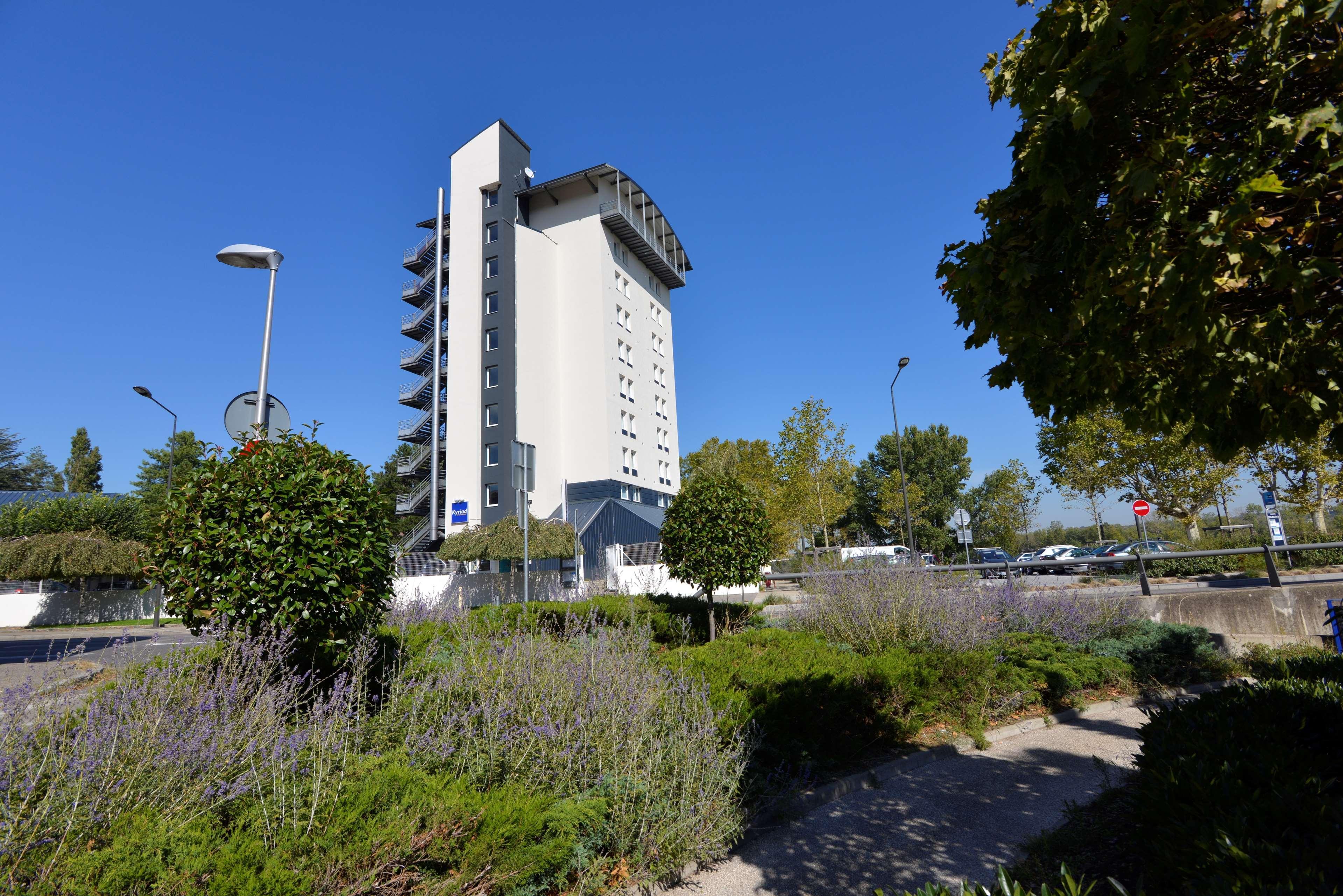 Kyriad Hotel Lyon Живор Екстериор снимка