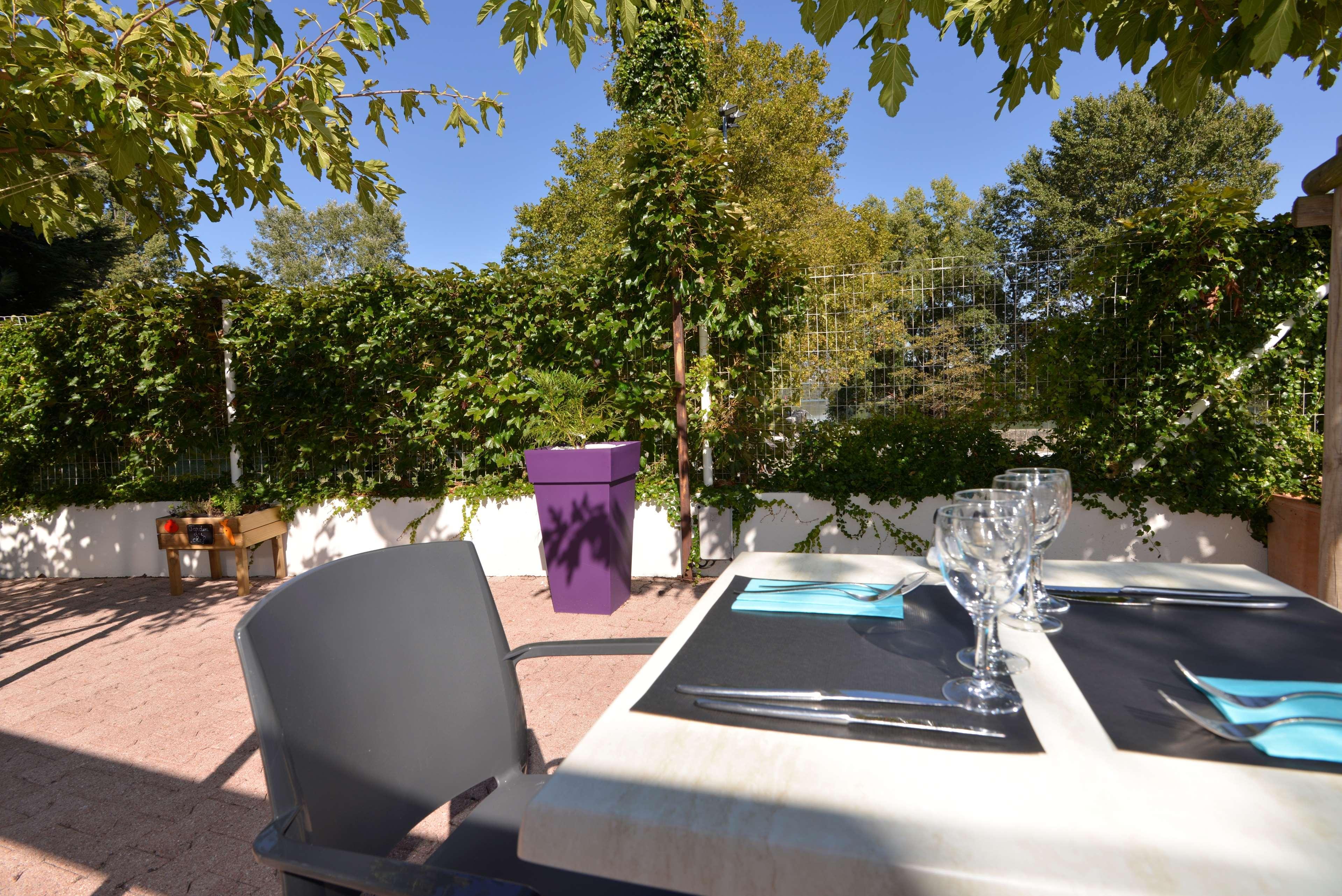 Kyriad Hotel Lyon Живор Екстериор снимка