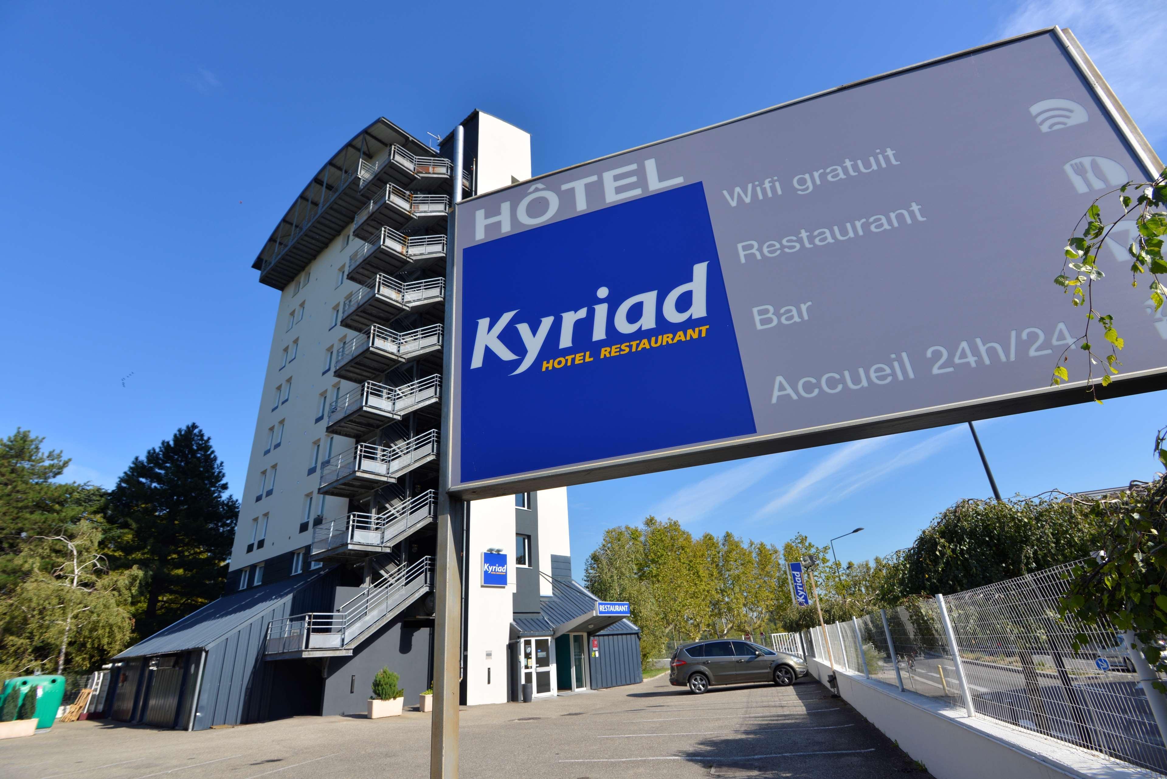 Kyriad Hotel Lyon Живор Екстериор снимка
