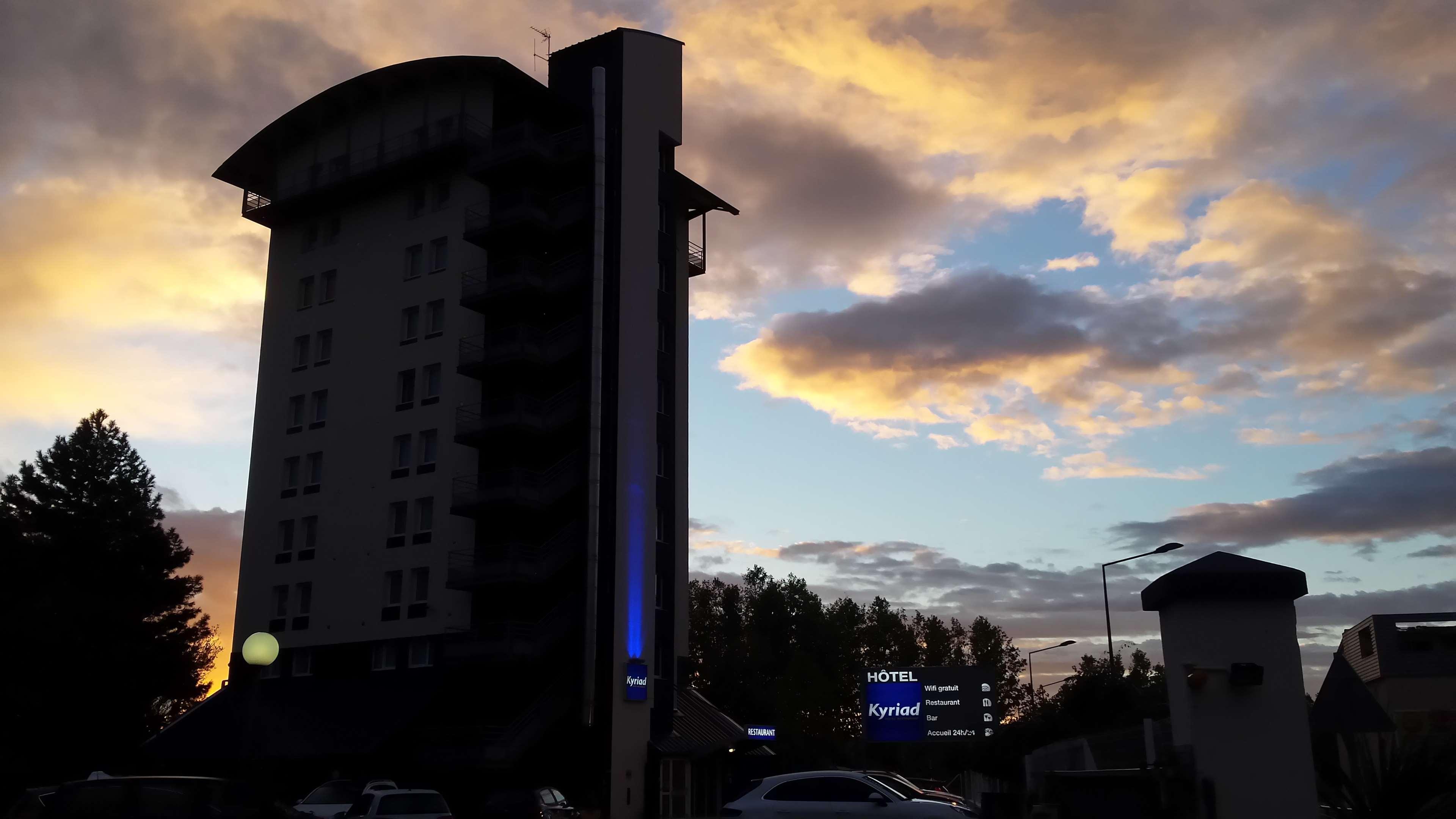 Kyriad Hotel Lyon Живор Екстериор снимка