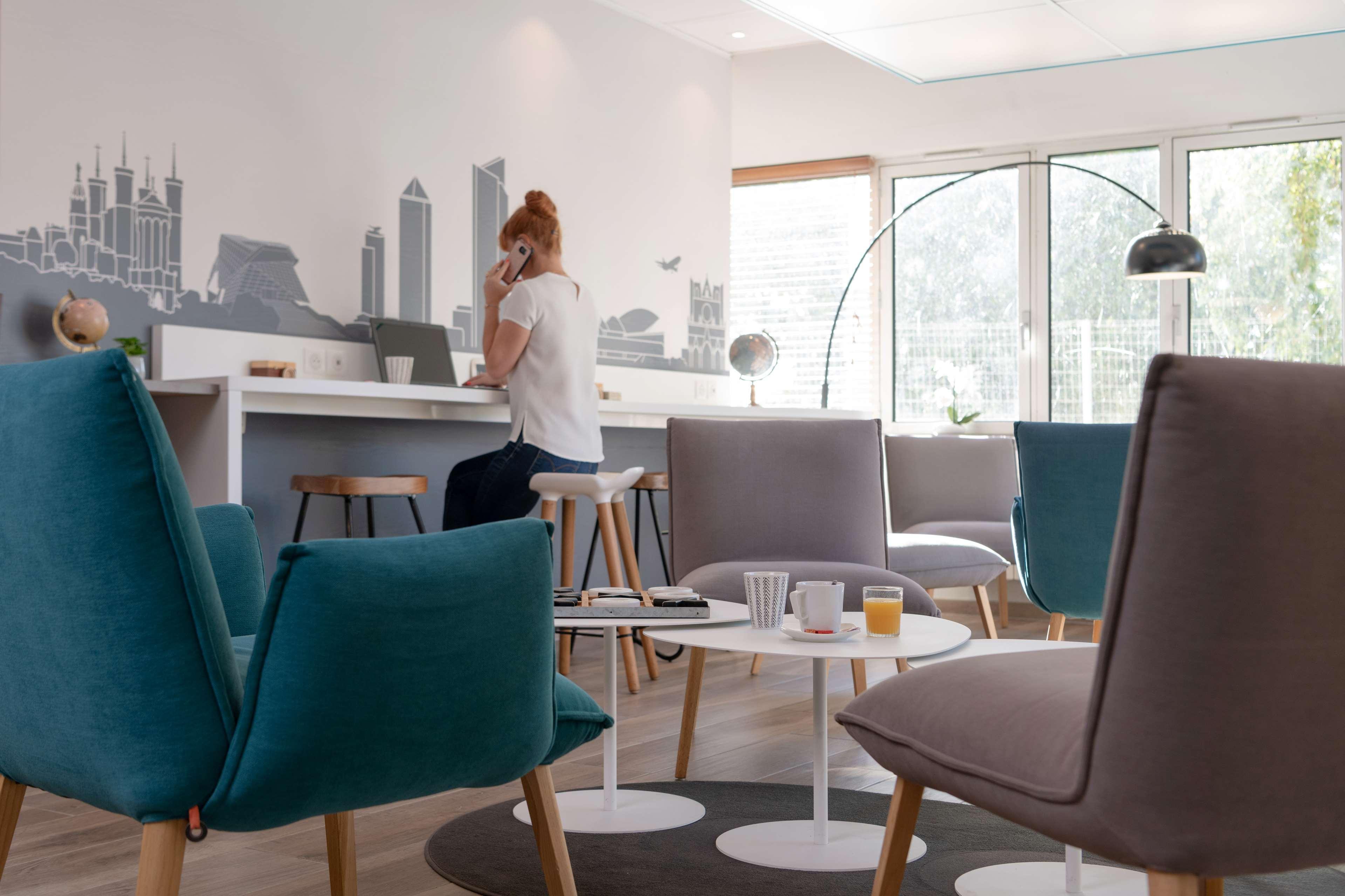 Kyriad Hotel Lyon Живор Екстериор снимка
