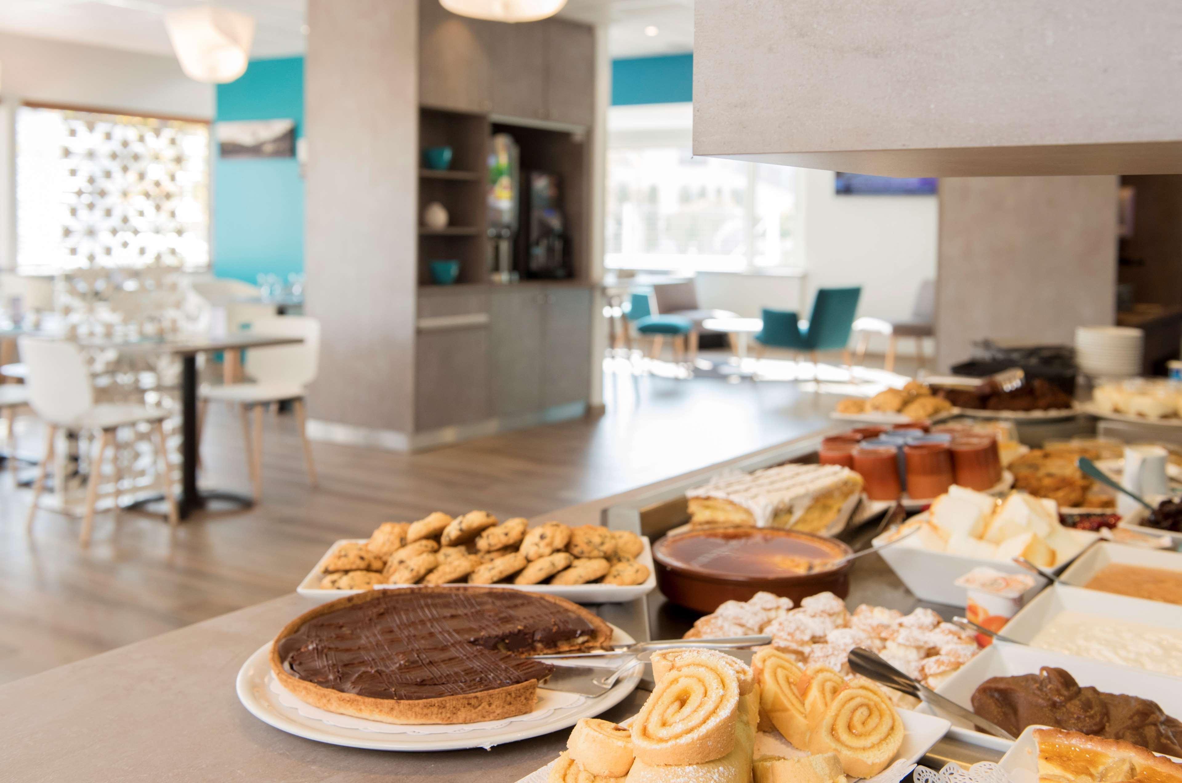 Kyriad Hotel Lyon Живор Екстериор снимка