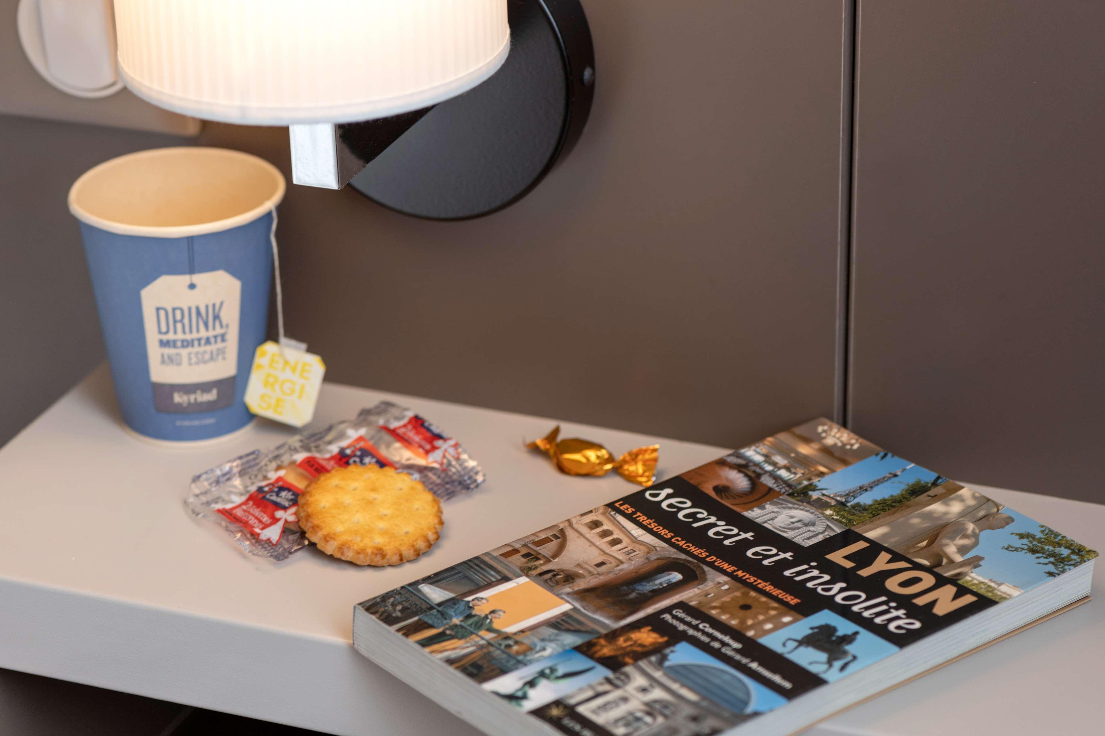Kyriad Hotel Lyon Живор Екстериор снимка