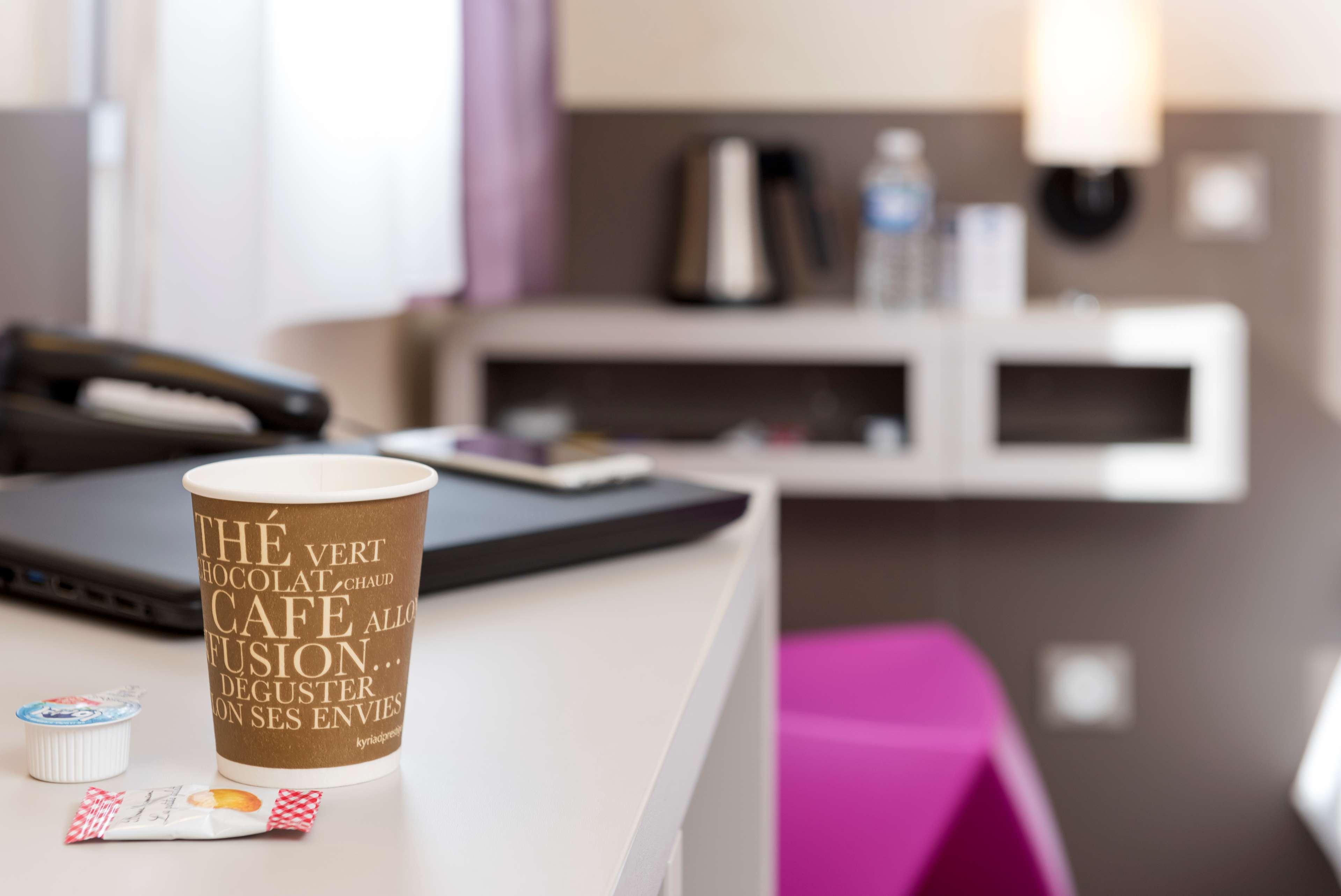 Kyriad Hotel Lyon Живор Екстериор снимка